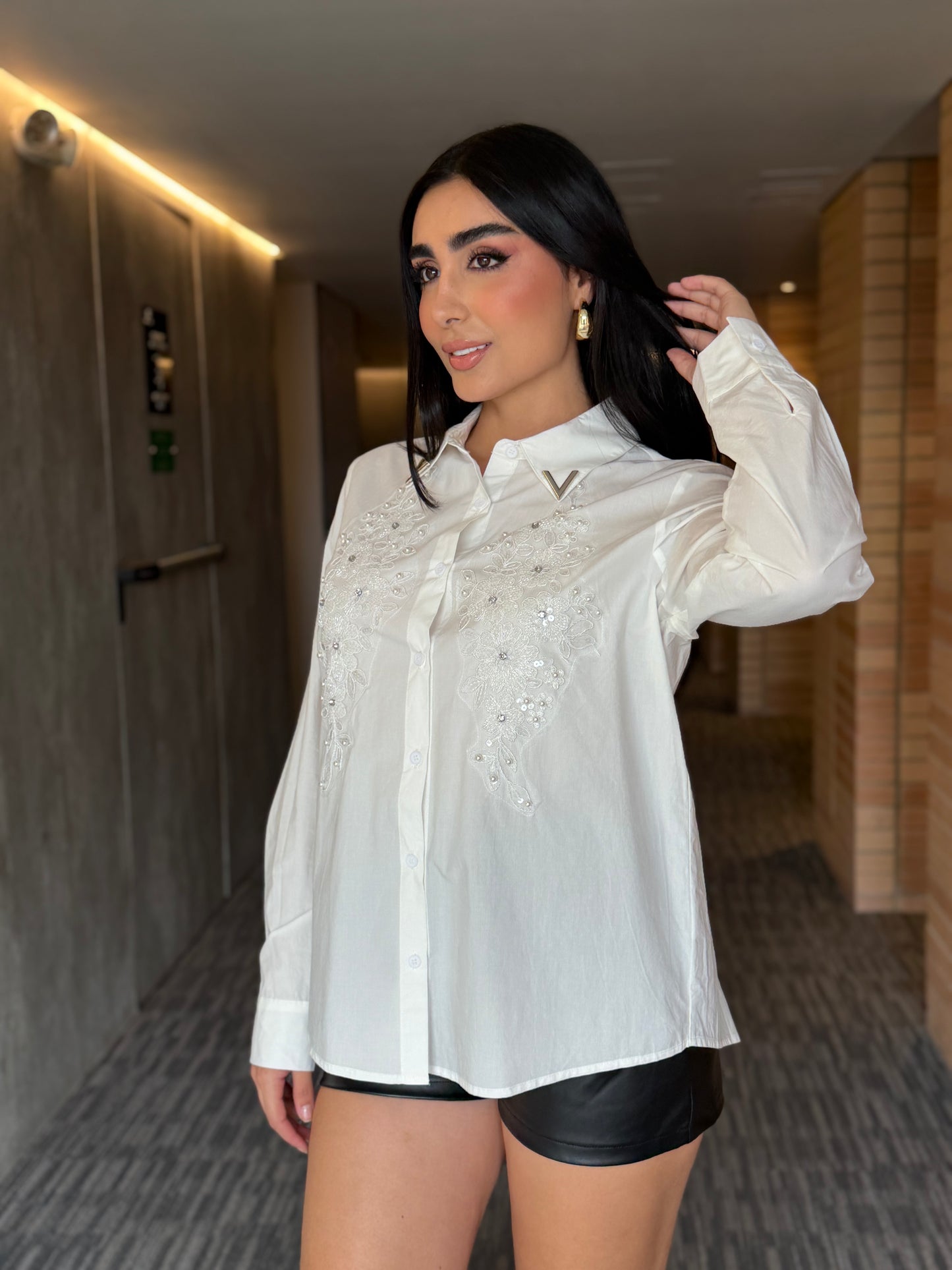 Camisa Blanca Con Piedras