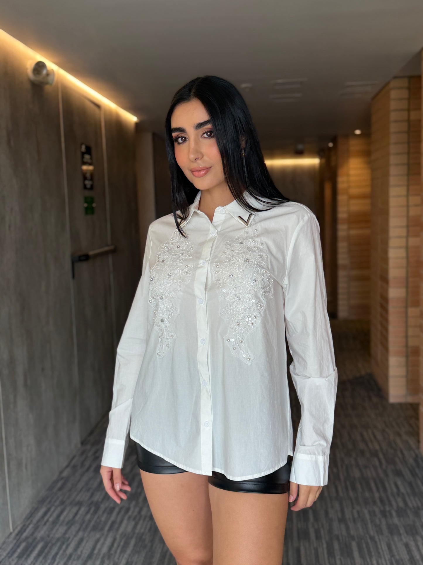 Camisa Blanca Con Piedras
